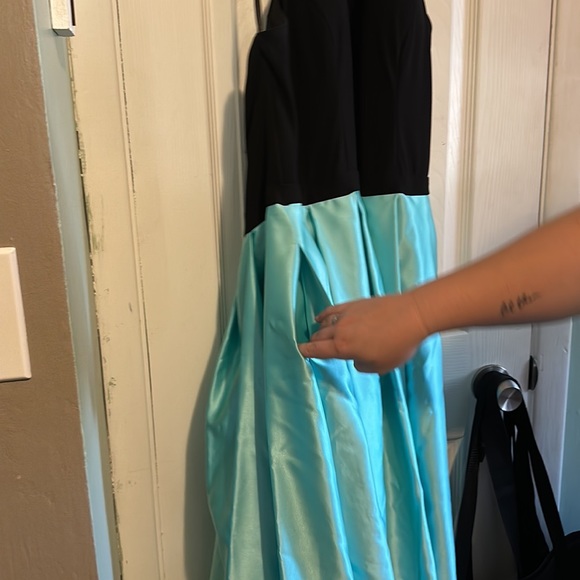 Prom dress. - Picture 5 of 5